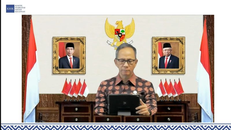 Ketua Dewan Komisioner OJK Mahendra Siregar