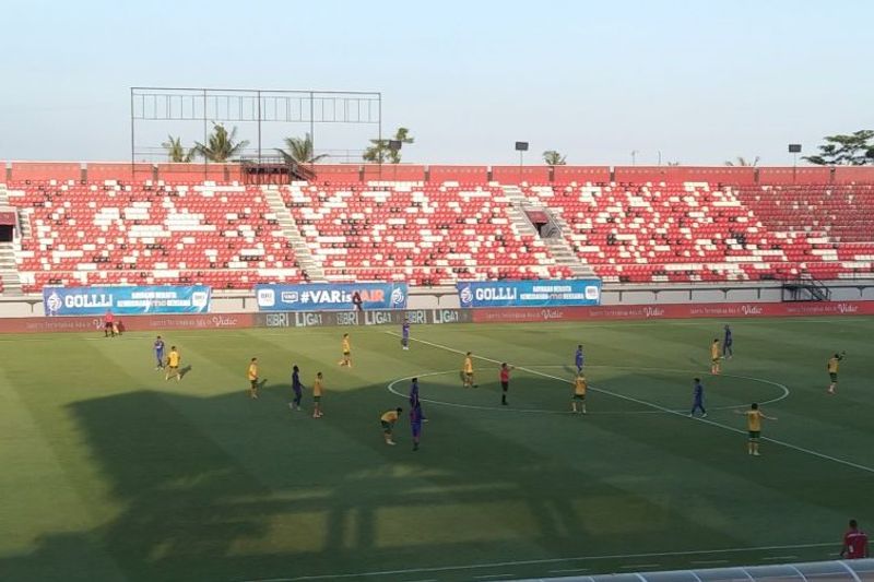 Arema FC bermain imbang 1-1 melawan Persebaya Surabaya