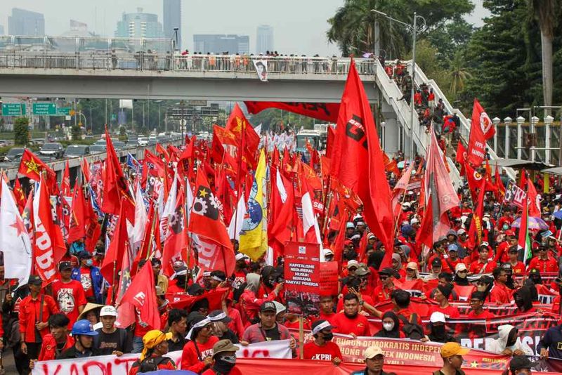 antarafoto-aksi-hari-buruh-di-dpr-1746090389-1