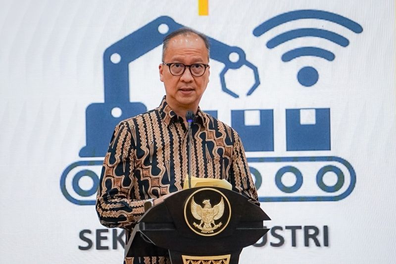 Menteri Perindustrian Agus Gumiwang Kartasasmita