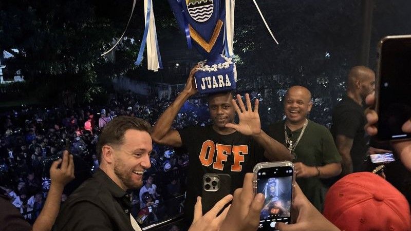 Sejumlah pemain Persib Bandung saat merayakan gelar juara Liga 1 2024/2025
