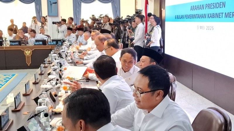 Hasan Nasbi yang sebelumnya menjabat sebagai Kepala Komunikasi Kepresidenan