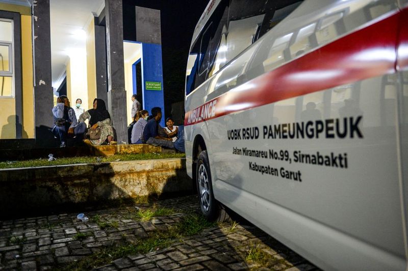 antarafoto-korban-ledakan-dilarikan-ke-rsud-pameungpeuk-1747059020-1
