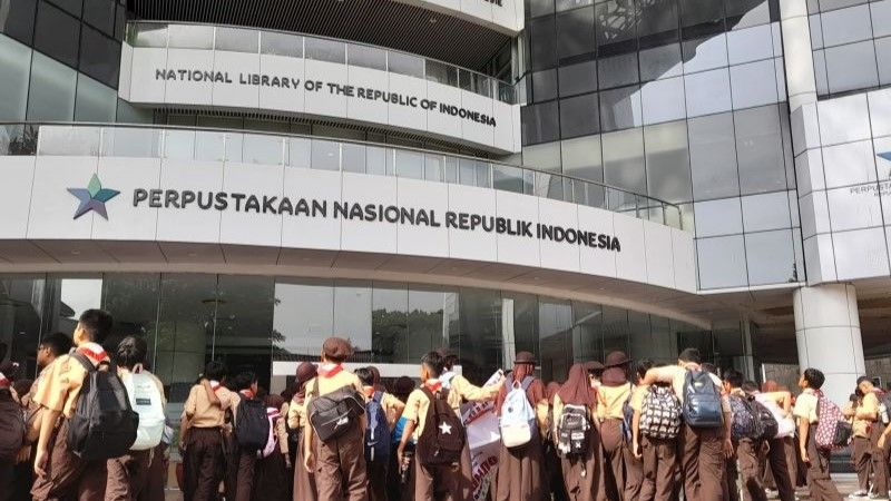 Para siswa SD sedang berkunjung ke Perpusnas, Jakarta Pusat