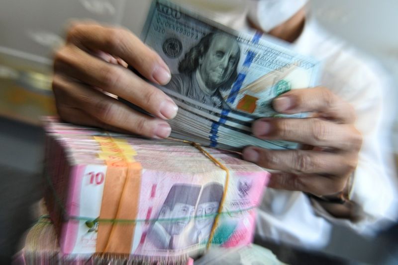 antarafoto-rupiah-ditutup-menguat-terhadap-dolar-as-1747316612-1