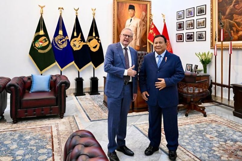 Presiden RI Prabowo Subianto dan Perdana Menteri Australia Anthony Albanese berbincang 