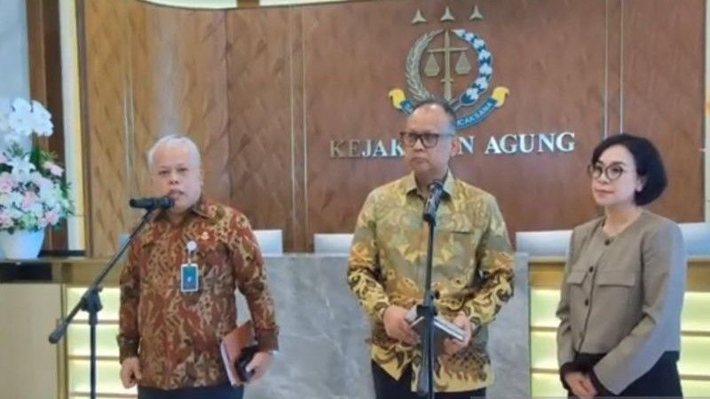 Kapuspen Hukum Kejagung Harli Siregar dan Dirjen Pendidikan Tinggi Kemendiktisaintek Khairul Munadi