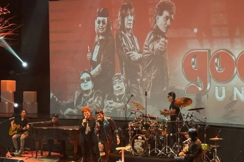 Ikang Fawzi tampil sebagai bintang tamu dalam konser band rock God Bless Ikang Fawzi tampil sebagai bintang tamu dalam konser band rock God Bless bertajuk "GodBless Unplugged", yang digelar di Jakarta, Sabtu (17/5/2025). ANTARA/Sinta Ambar