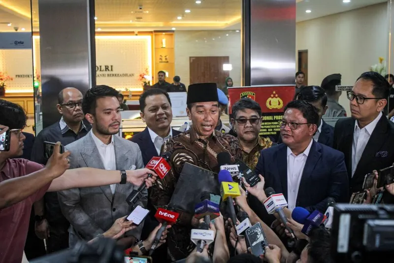 antarafoto-jokowi-memenuhi-panggilan-bareskrim-polri-1747718977-1