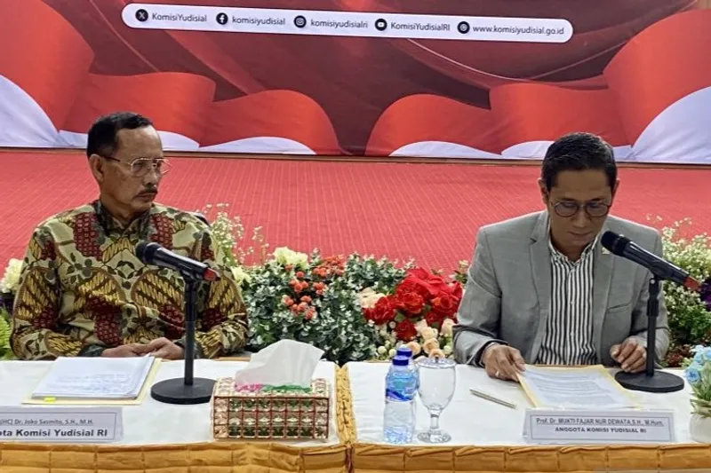Anggota dan Juru Bicara Komisi Yudisial Mukti Fajar Nur Dewata