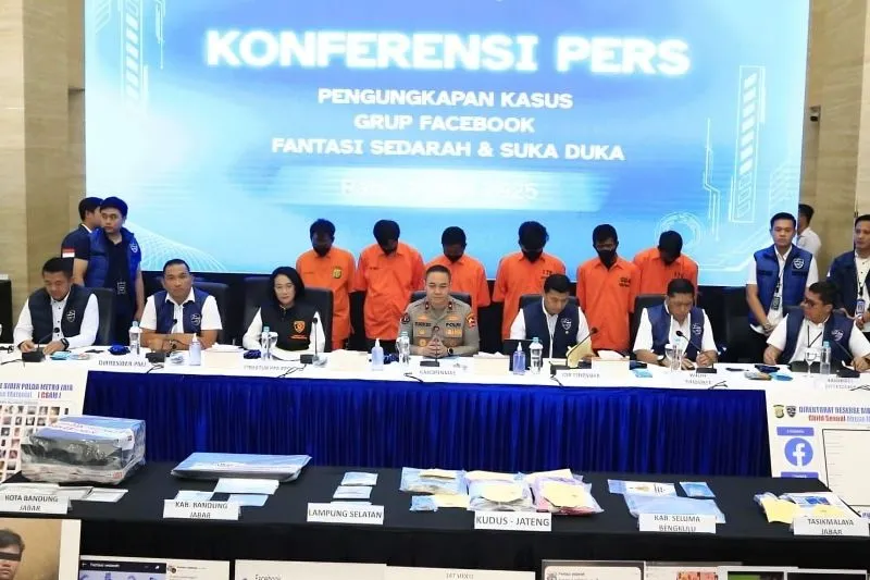 Tersangka kasus asusila dan pornografi terkait konten inses di grup Facebook Fantasi Sedarah