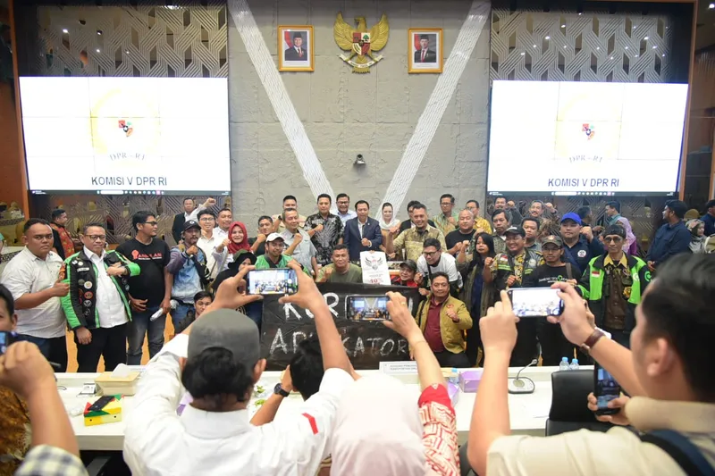 Ketua Komisi V DPR RI, Lasarus