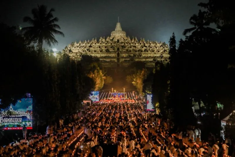 Perayaan Waisak 2025 di halaman Candi Borobudur