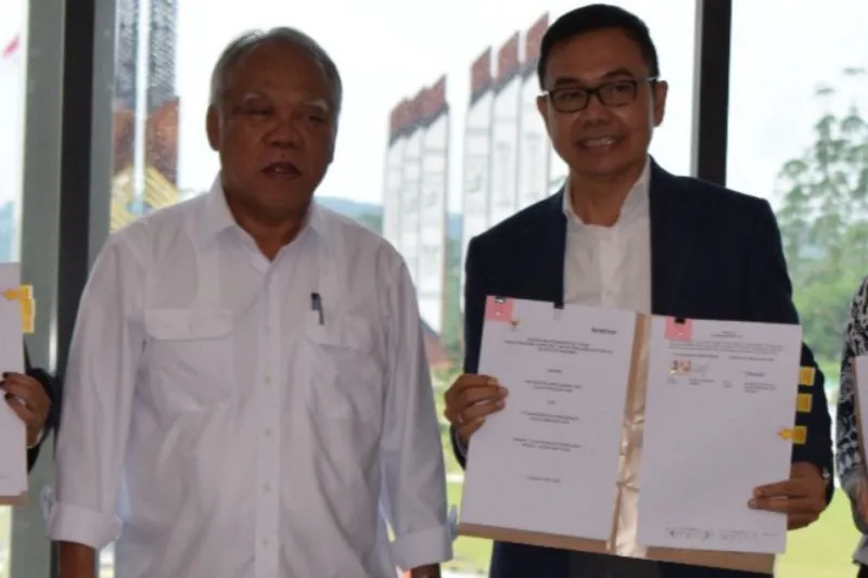 Kepala Otorita IKN Basuki Hadimuljono (Kiri) dan CEO PT Kraton Group Antoni Silitonga (Kanan)