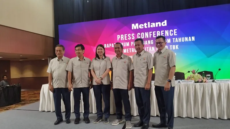 Jajaran Direksi dan Komisaris PT Metropolitan Land Tbk