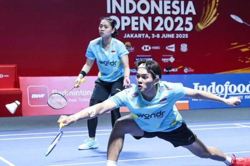 Pebulu tangkis pasangan Adnan Maulana/Indah Cahya Sari Jamil
