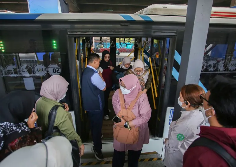 antarafoto-peluncuran-rute-baru-transjakarta-lebak-bulus-sawangan-1749042423-1