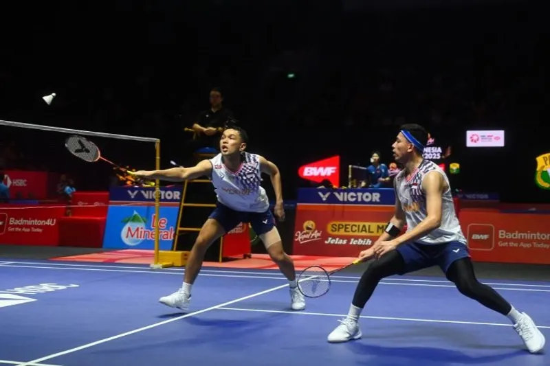 Pebulu tangkis ganda putra Indonesia Fajar Alfian (kiri) dan Muhammad Rian Ardianto (kanan)
