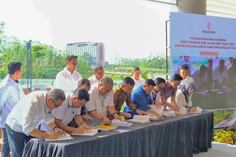 Penandatanganan kontrak Peningkatan Jalan Paket D di Kawasan Inti IKN