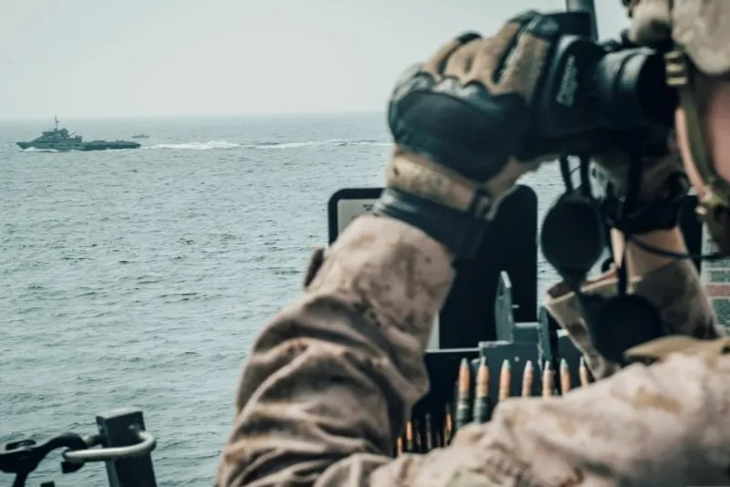 Selat Hormuz, Laut Arab di lepas pantai Oman