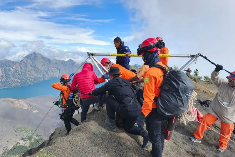 Upaya penyelamatan pendaki perempuan asal Brazil di Gunung Rinjani