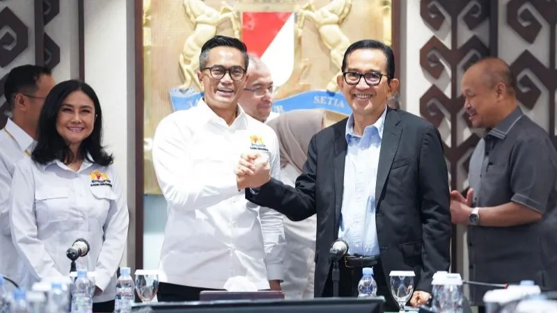 Ketua Umum Kadin Indonesia Anindya Bakrie dan Kepala Badan Bank Tanah Parman Nataatmadja