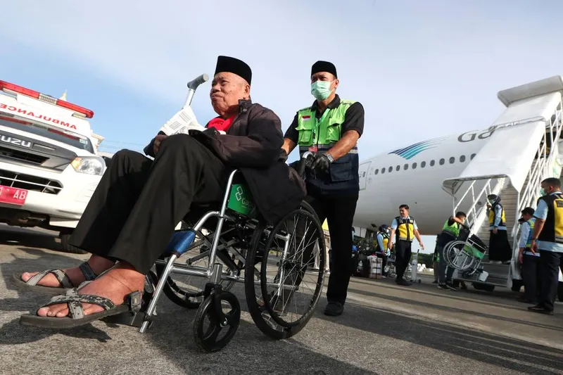 antarafoto-kedatangan-jamaah-haji-kloter-pertama-aceh-1751090109-1