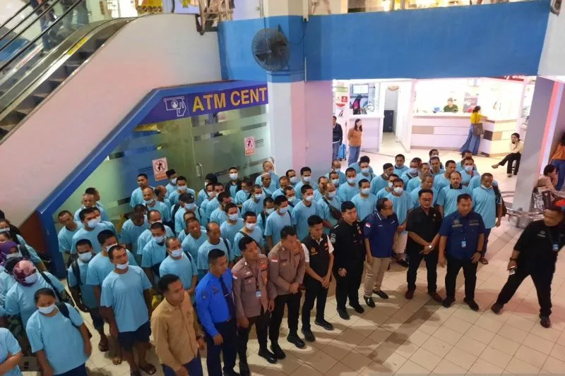KJRI Johor Bahru bersama BP3MI mendampingi pemulangan 100 PMI yang dideportasi dari Malaysia