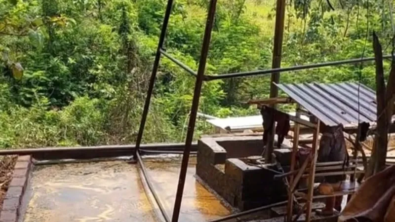 Penambangan sumur tua Ledok, di Kecamatan Sambong, Kabupaten Blora