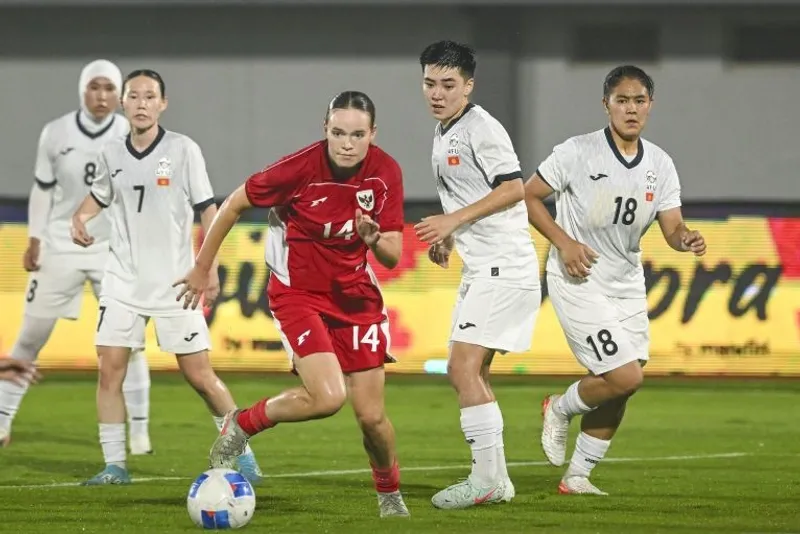 Pesepak bola timnas putri Indonesia Isa Guusje Warps