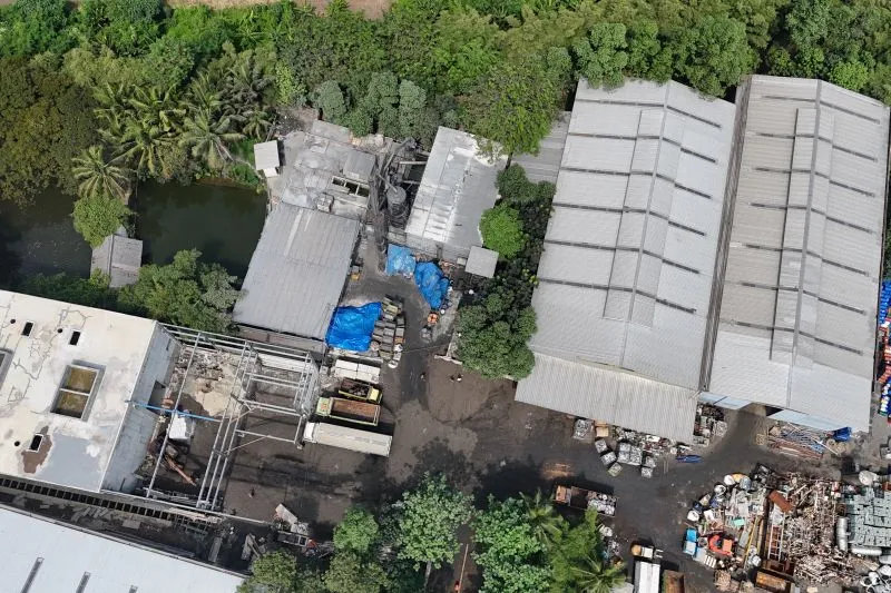 Situasi pabrik peleburan aluminium PT MPI yang disegel KLH
