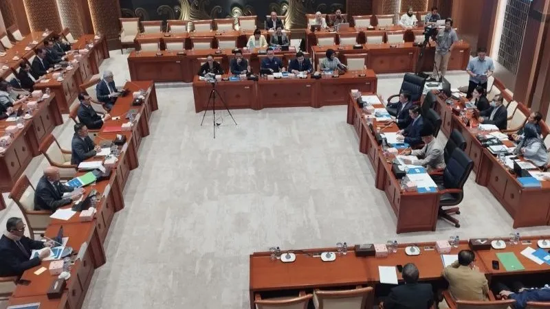 Komisi I DPR RI rapat kerja dengan Menteri Luar Negeri Sugiono