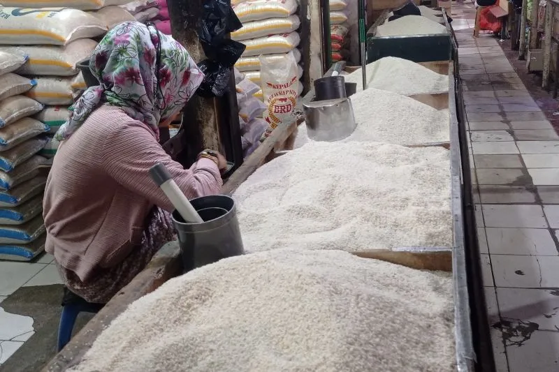 Harga beras kualitas medium di sejumlah pasar tradisional Kabupaten Lebak