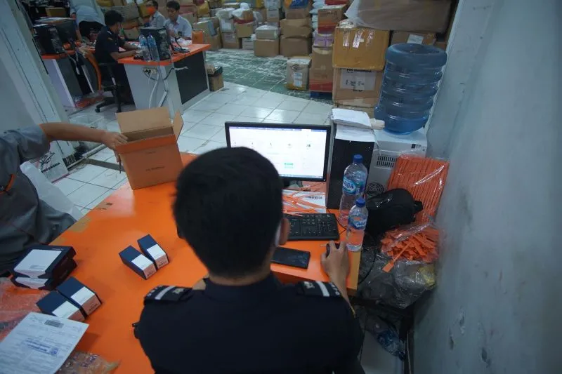 Bea Cukai mencatat 90 persen barang kiriman luar negeri berasal dari e-commerce