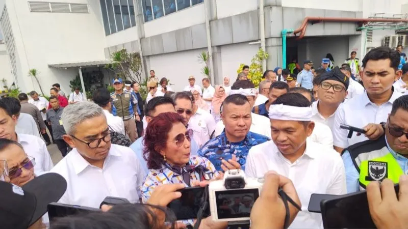 Gubernur Jawa Barat Dedi Mulyadi, mantan Menteri KKP sekaligus pemilik Susi Air Susi Pudjiastuti
