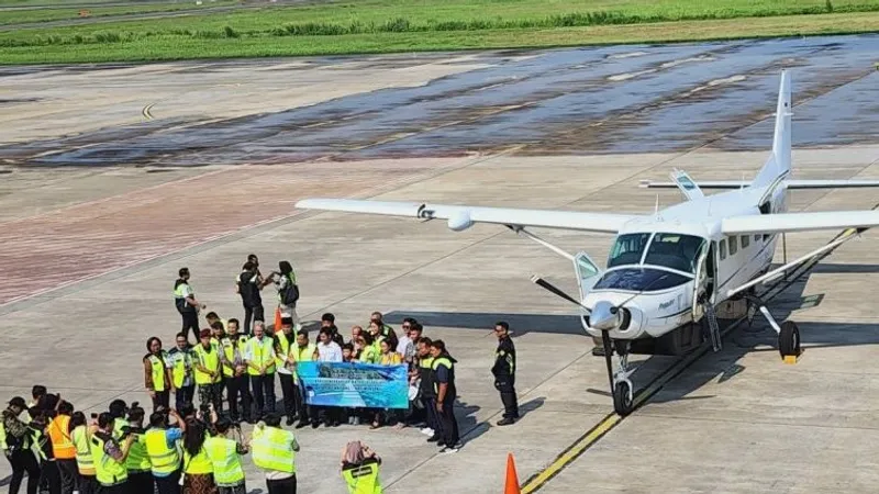 Gubernur Jawa Tengah Ahmad Luthfi bersama CEO PT ASI Pudjiastuti Aviation Susi Pudjiastuti