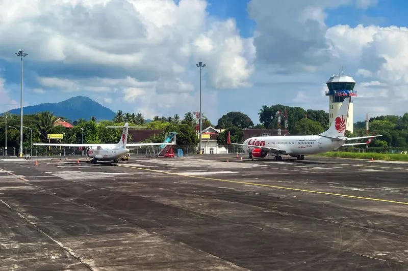Bandar Udara Internasional Sam Ratulangi di Manado