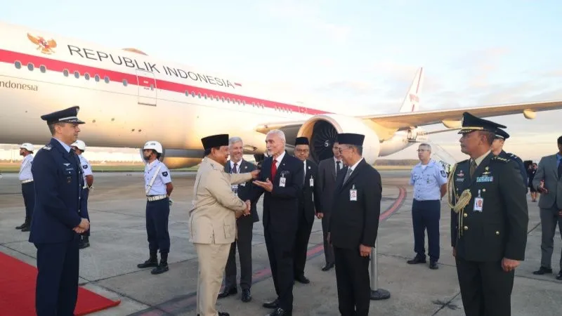 Presiden RI Prabowo Subianto tiba di Pangkalan Angkatan Udara Galeao, Rio De Janeiro, Brazil