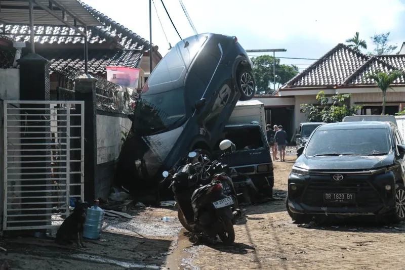 antarafoto-dampak-banjir-di-mataram-1751891985-1