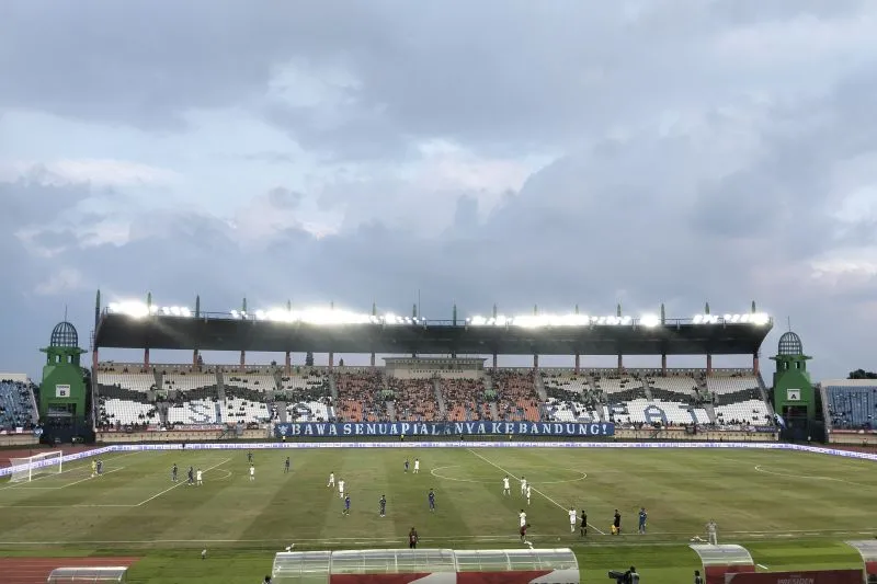 Suasana pertandingan Liga Indonesia All-stars menghadapi Arema FC pada Grup A Piala Presiden