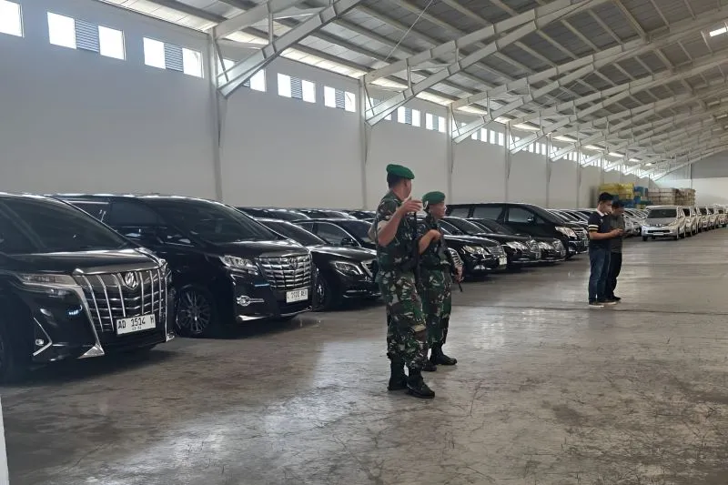 Personel TNI berjaga di Gedung Sritex 2 Sawah, Banmati, Kabupaten Sukoharjo