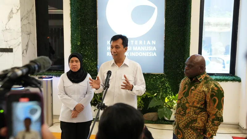 Direktur Jenderal Pelayanan dan Kepatuhan HAM Kemenham Munafrizal Manan