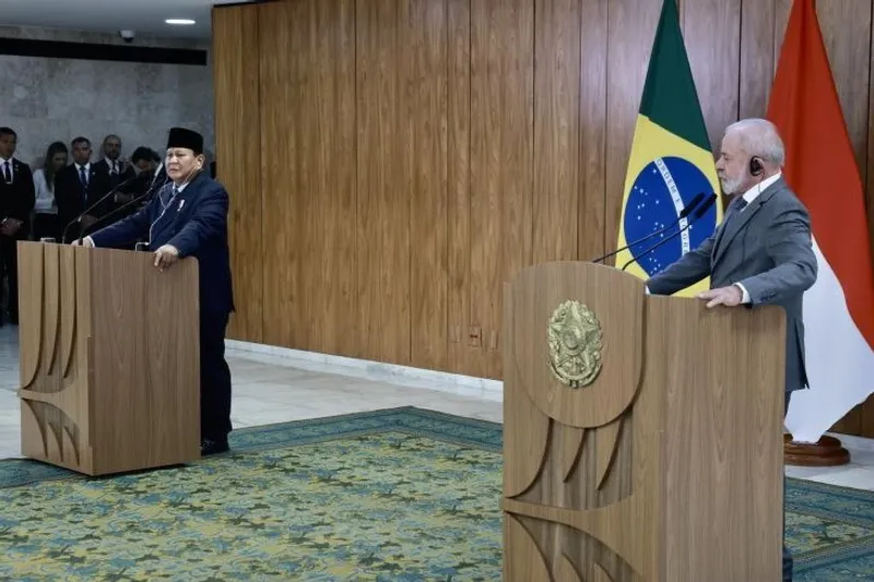Presiden Prabowo Subianto (kiri) dan Presiden Brazil Luiz Inácio Lula da Silva (kanan)