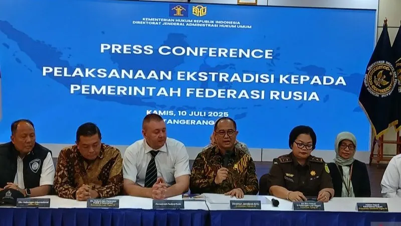 100Direktur Jenderal Administrasi Hukum Umum Kemenkum RI Widodo 0081812