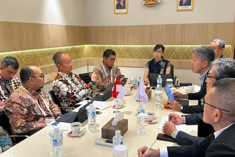 Menteri Perindustrian Agus Gumiwang Kartasasmita
