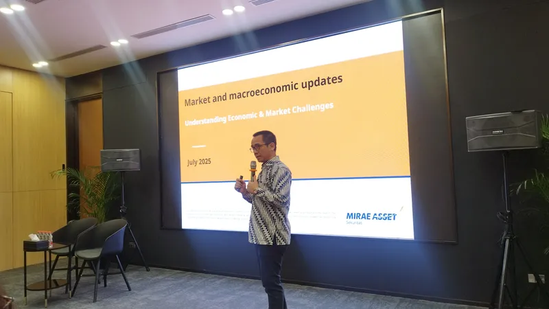 Head of Research and Chief Economist Mirae Asset Sekuritas, Rully Arya Wisnubroto 
