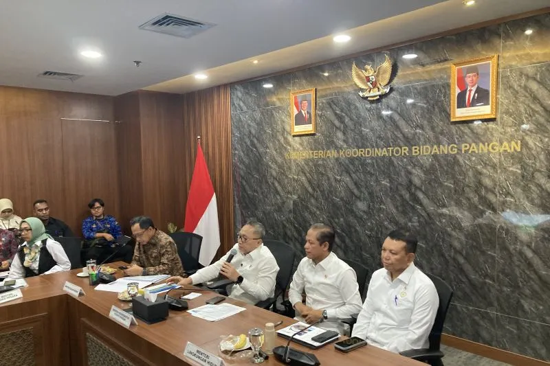 Konferensi pers di Kantor Kementerian Koordinator Bidang Pangan 