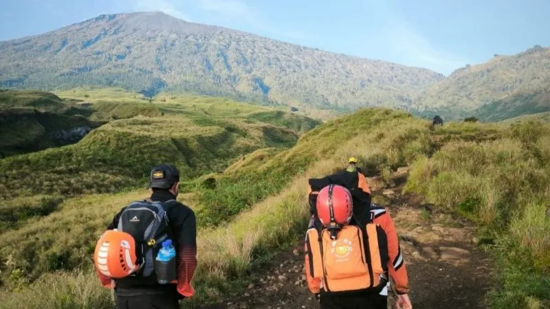 Tim SAR menuju Gunung Rinjani