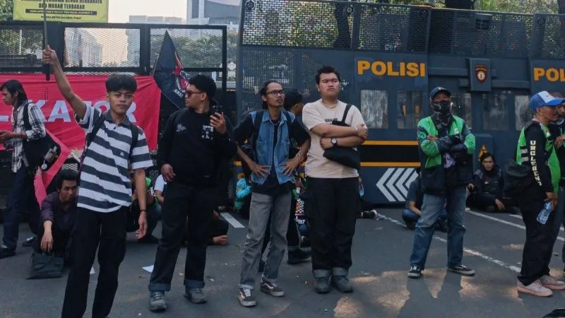 Sejumlah massa aksi saat menggelar unjuk rasa di Jakarta