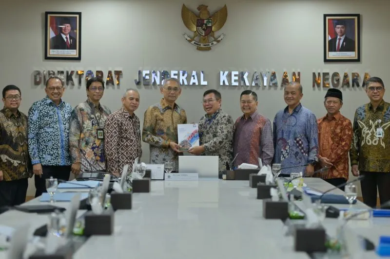 Direktur Utama SMF Ananta Wiyogo 